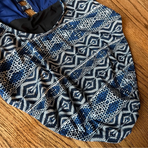 🆕 EUC La Blanca Plunge One Piece swimsuit Island Goddess size 8 - Picture 11 of 16